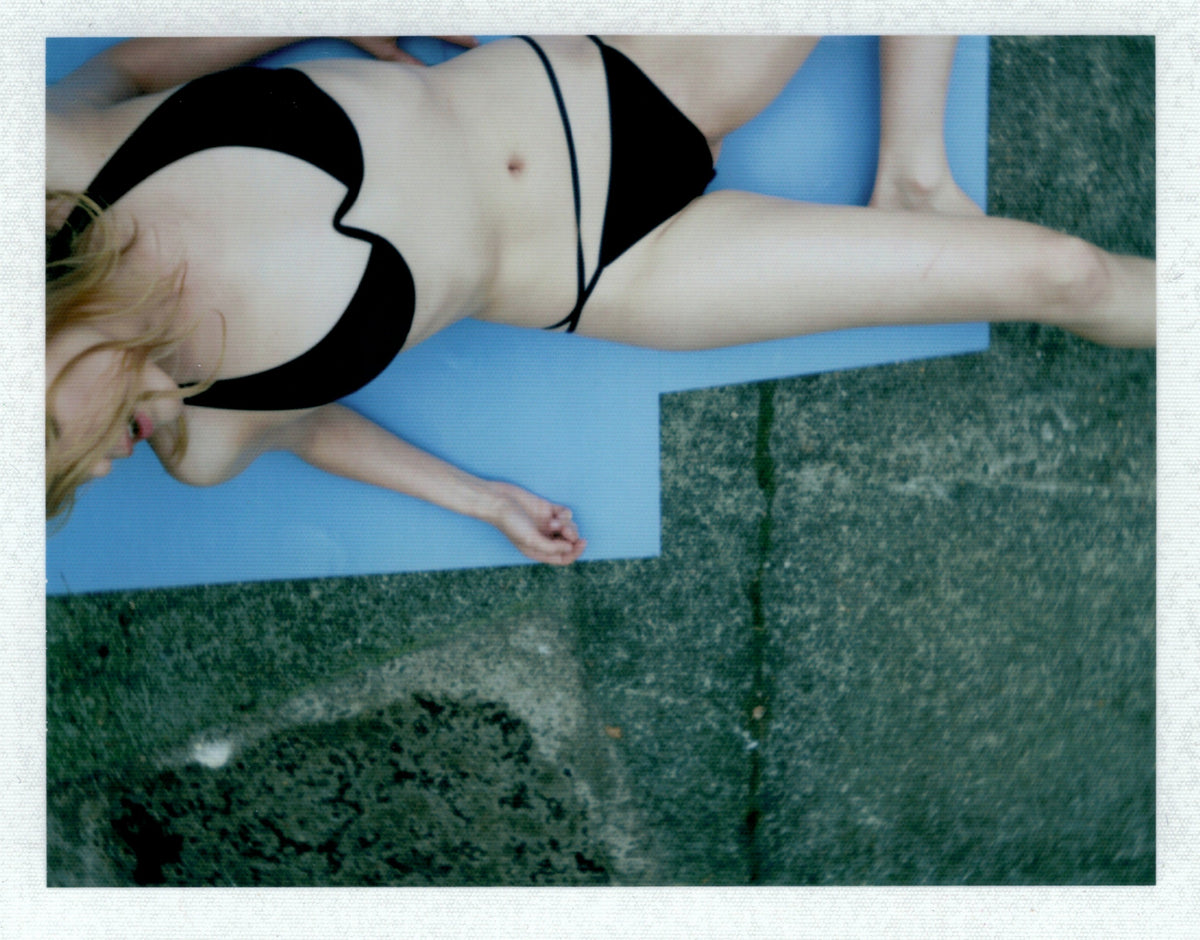 changes (opaque, black)