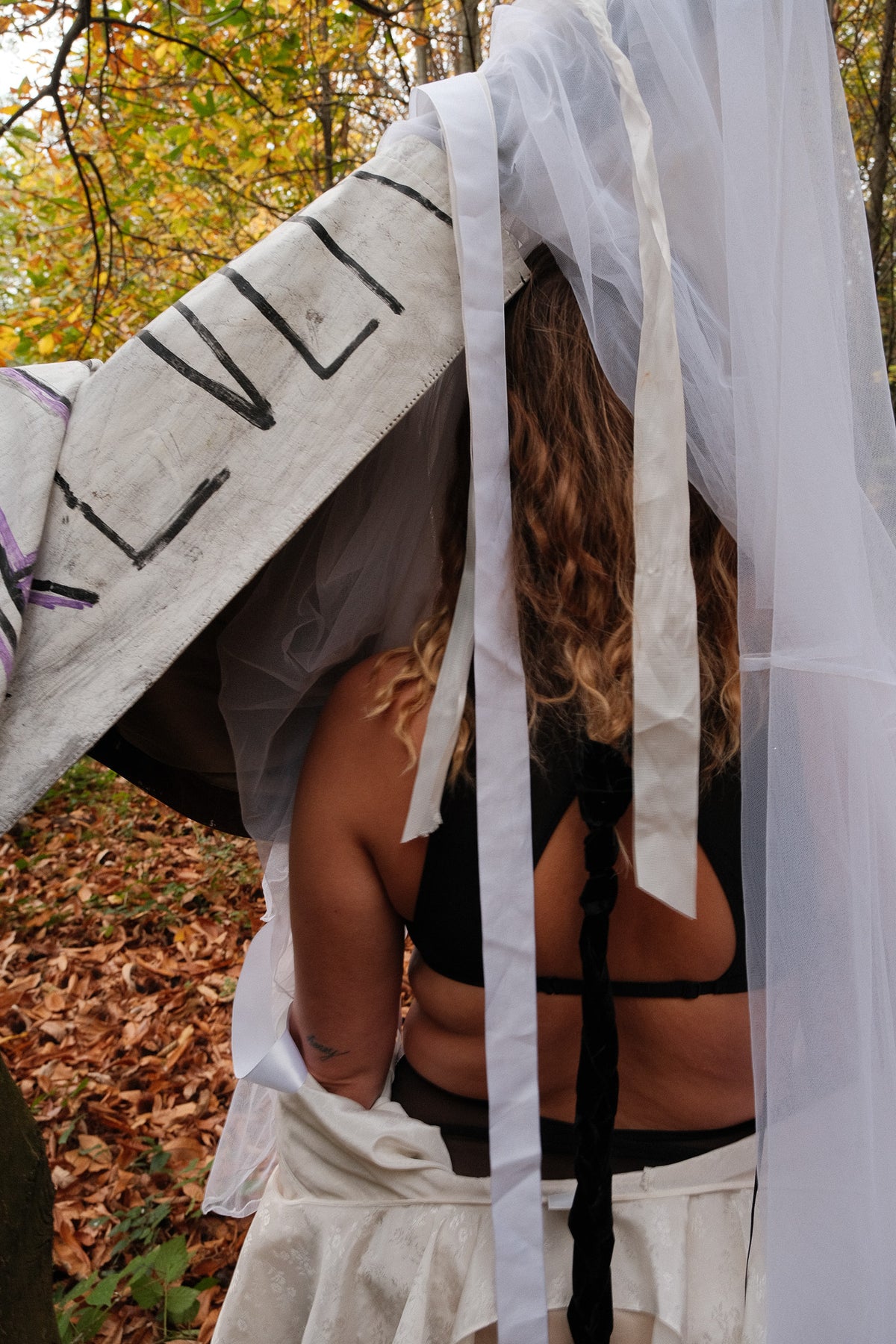 futura (see-through, black)