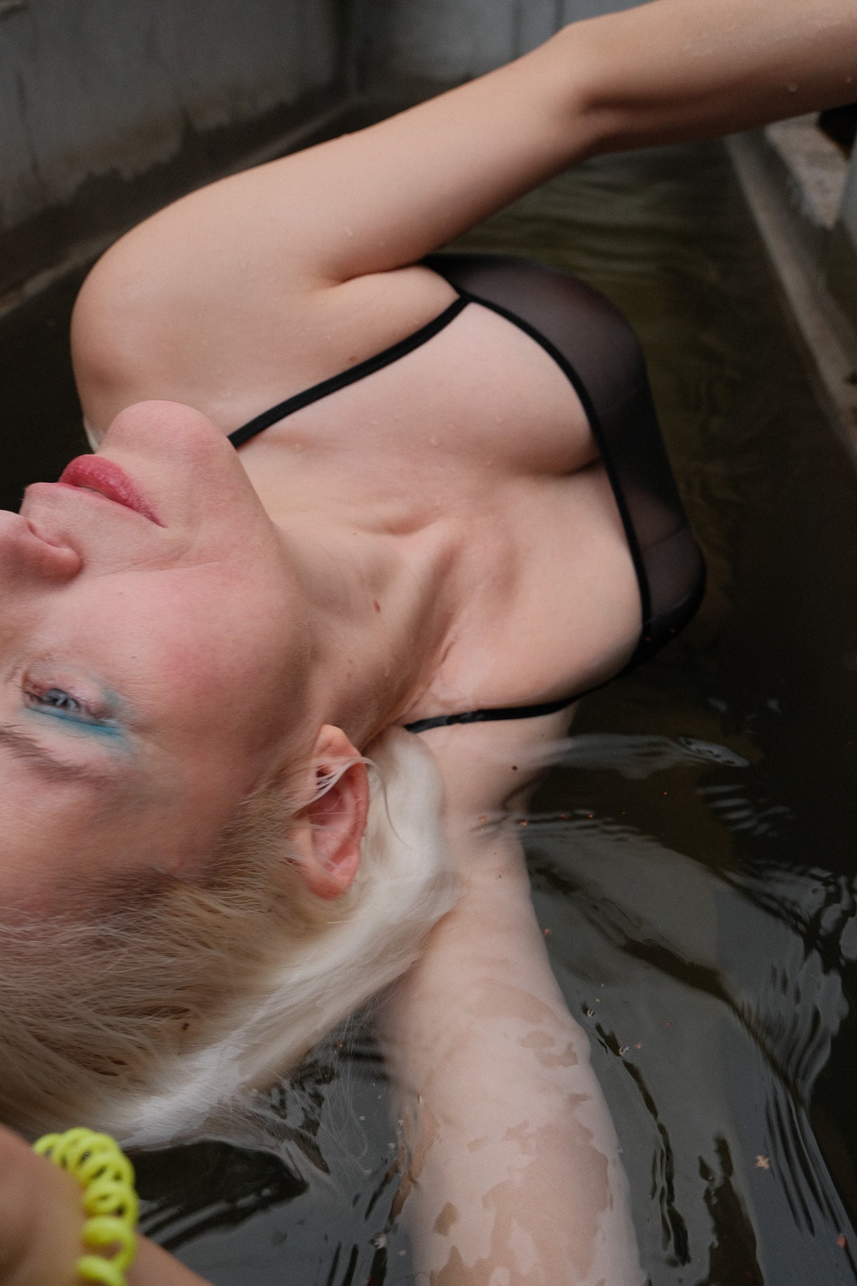 jade (see-through, black)