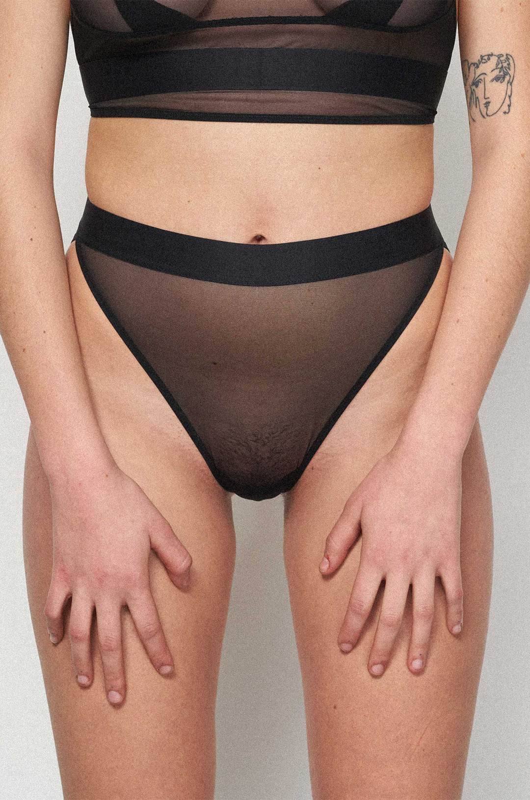 way i walk (see-through, black)